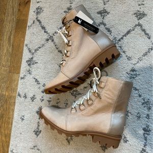 Sorel Phoenix Short Lace Lux Boots